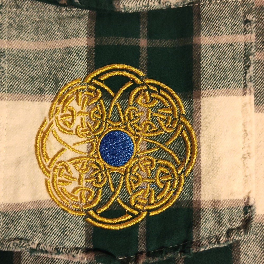 Boxlunch Her Universe Brave Merida & DunBroch Brothers Overshirt Small Flannel - Picture 6 of 9